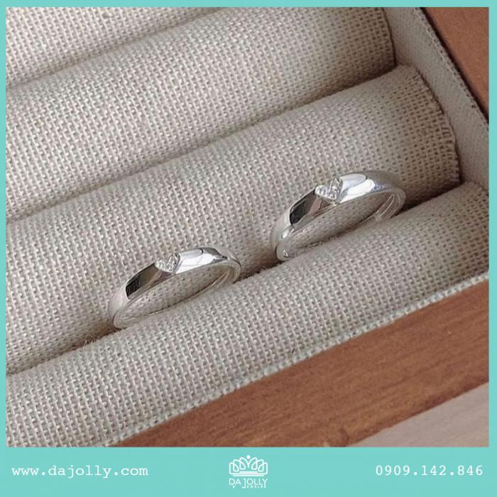 Couple Rings Fall In Love